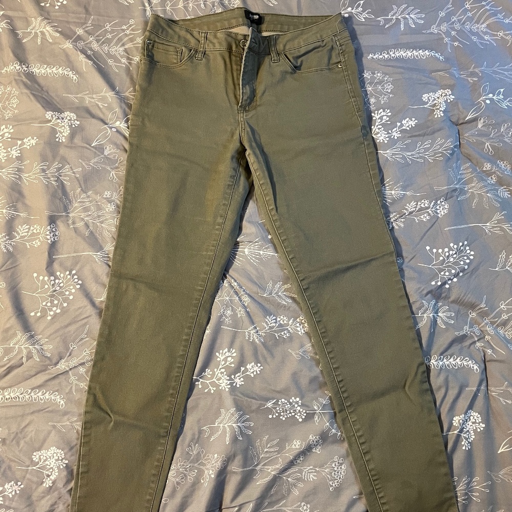 Kensie Women's Midrise Skinny Olive Jeans. Size 10/30